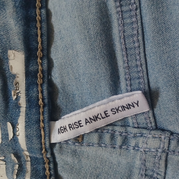 Celebrity Pink - Highrise skinny ankle in great condition no tears or snags. - Picture 2 of 4